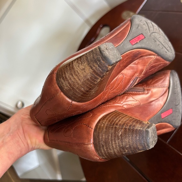 WOMENS SIZE 39 PIKOLINOS BROWN CUERO TOOLED ZIPPERED BOOTIES - Picture 5 of 10